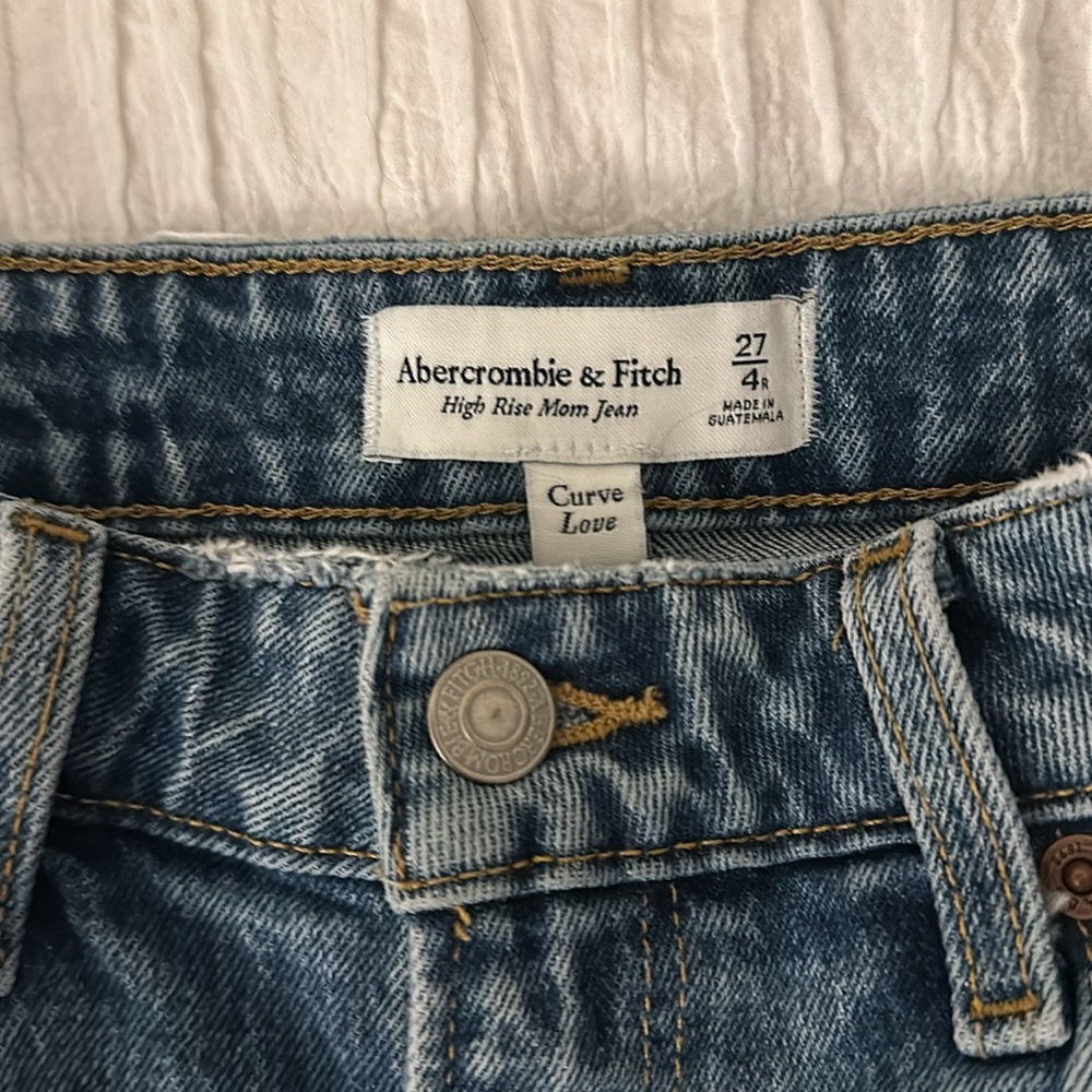 Abercrombie & Fitch Curve Love High Rise Mom Jean – Size 27/4R - Picture 4 of 6